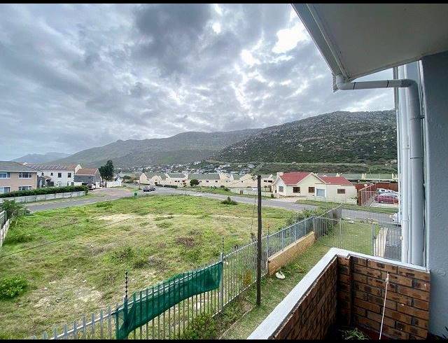 2 BEDROOM APARTMENT FOR SALE IN FISH HOEK